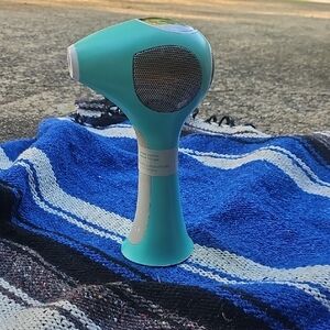 Teal Hair Removal Device